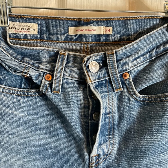 Levi's woman’s Wedgie Straight Size w24 L26 - Picture 4 of 15